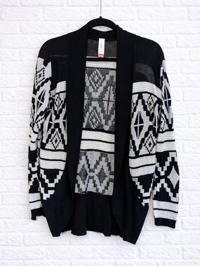 No Boundaries Tribal Cardigan Black White Open Front Women’s Large